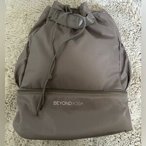 New Beyond Yoga converatble gym bag in birch.  Many storage compartments